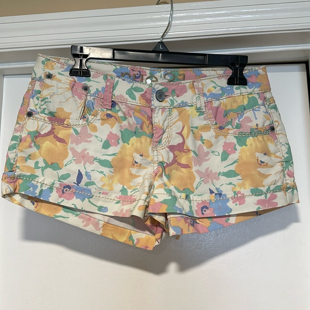 Rue 21 size 5/6 shorts floral